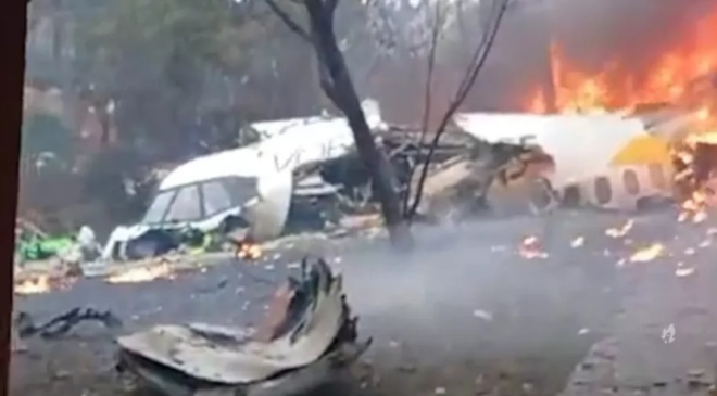 Avião com capacidade para 68 passageiros cai em Vinhedo (SP)