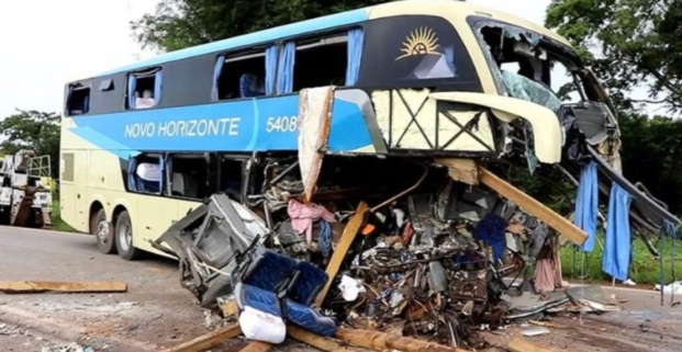 Sabado de LUT0: Grave acidente deixa mais de 35 mortos, eles t…Ver mais